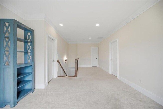 Building Photo - 5869 Chickasaw Ln