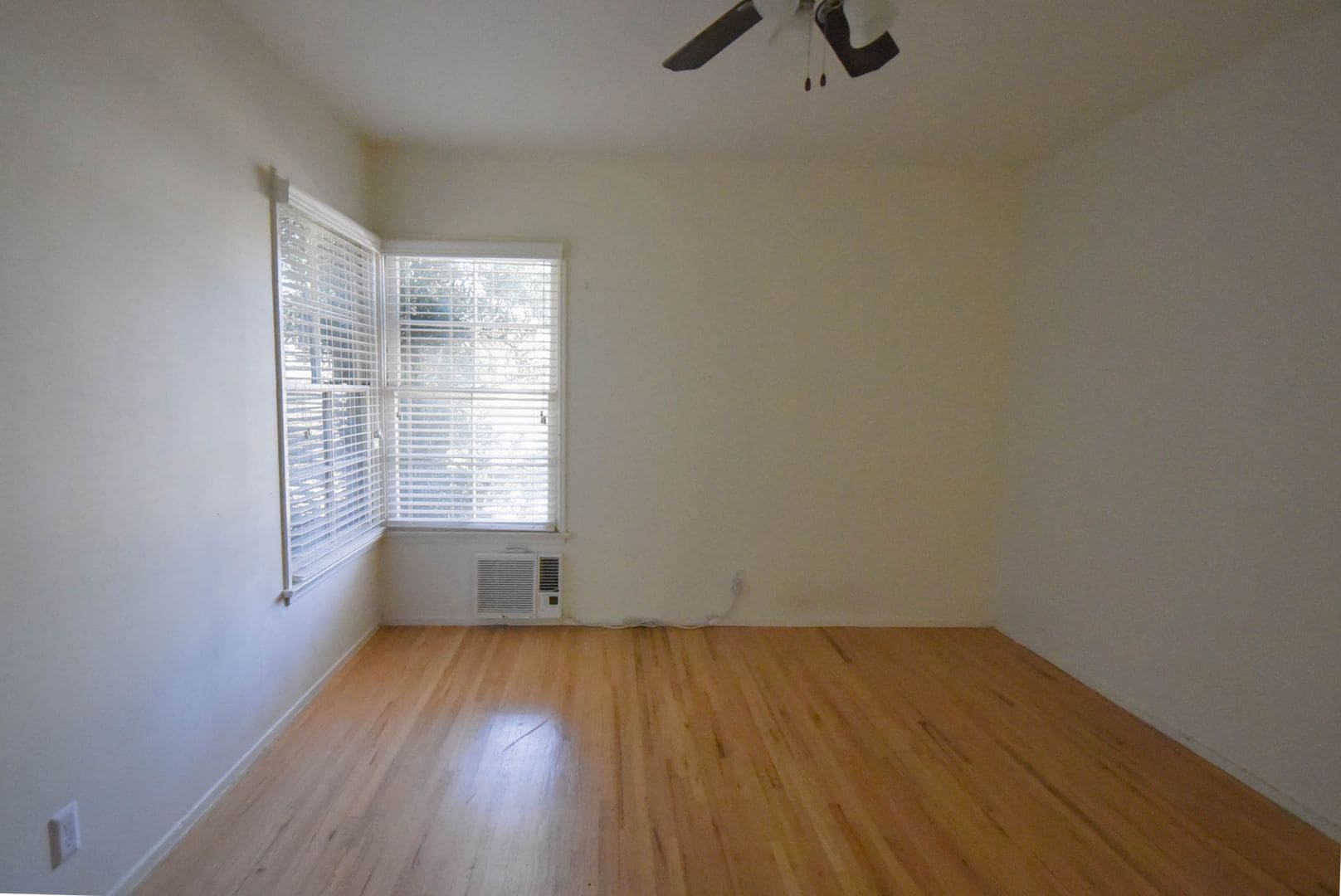 Building Photo - 5654 Camellia Ave