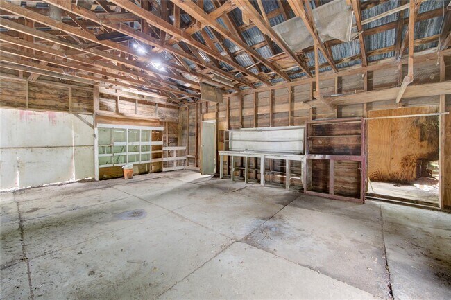 Building Photo - 808 TX-393 Loop