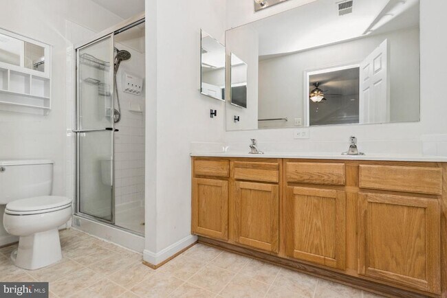 Building Photo - 2261 Forsythia Dr