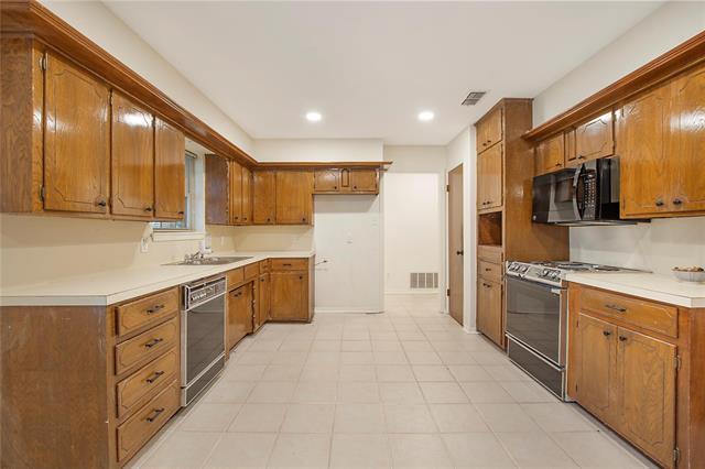 Building Photo - 150 Oak Dr