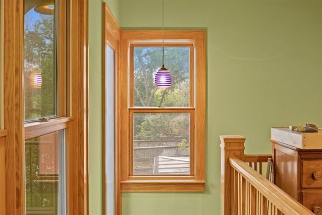 Building Photo - 508 E 38th 1/2 St