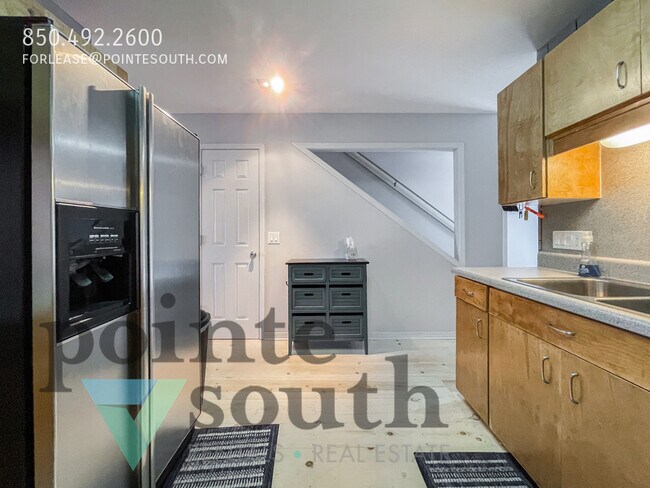 Building Photo - 14180 River Rd