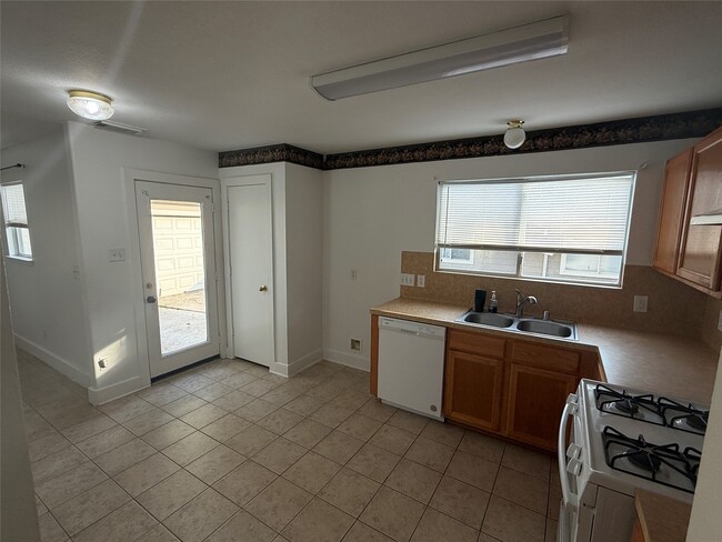 Building Photo - 809 Dragonfly Dr