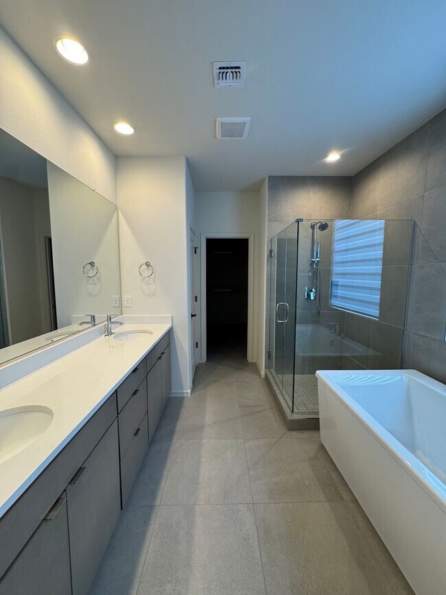 Building Photo - 17156 W Smoketree Dr