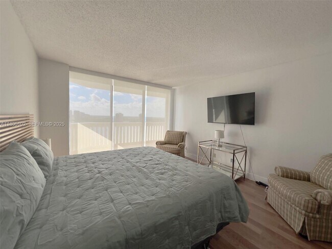 Building Photo - 1000 W Island Blvd