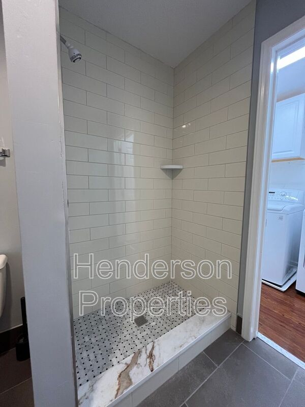 Building Photo - 1109 E Morehead St