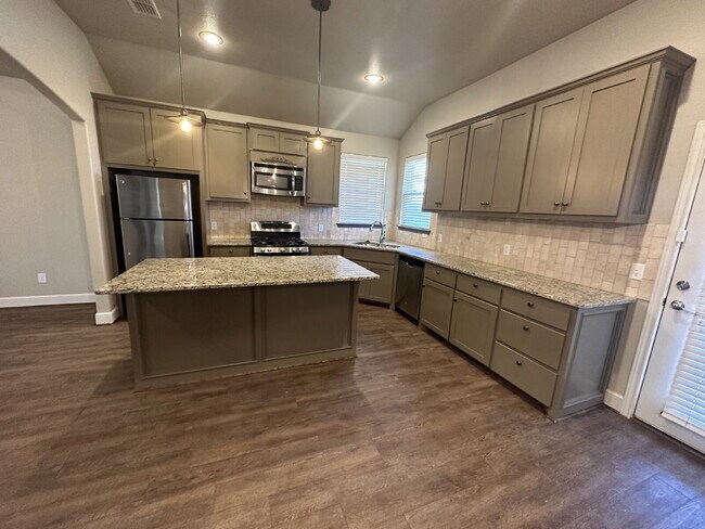 Building Photo - Wonderful 3/2/2 in a Cul-de-sac!!