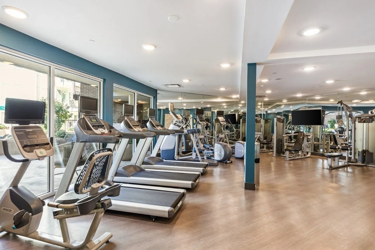 Building Photo - 2900 E 16th Ave