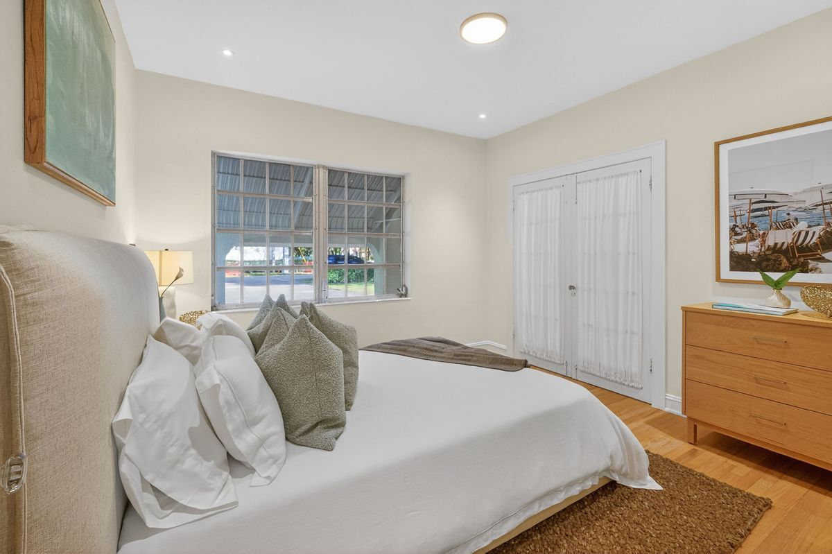 Building Photo - 1305 Alhambra Cir