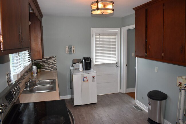 Building Photo - Cozy Ranch Home