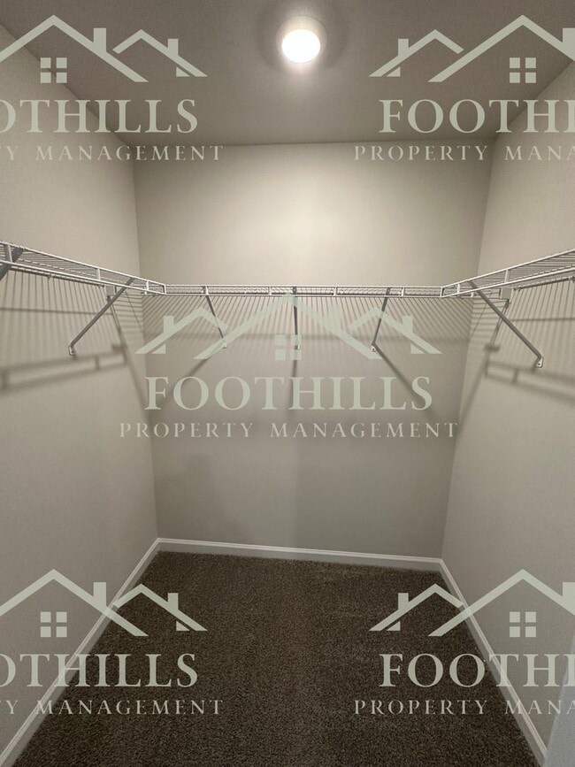 Building Photo - 104 Lowland Dr