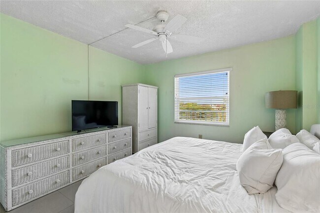 Building Photo - 719 Pinellas Bayway S