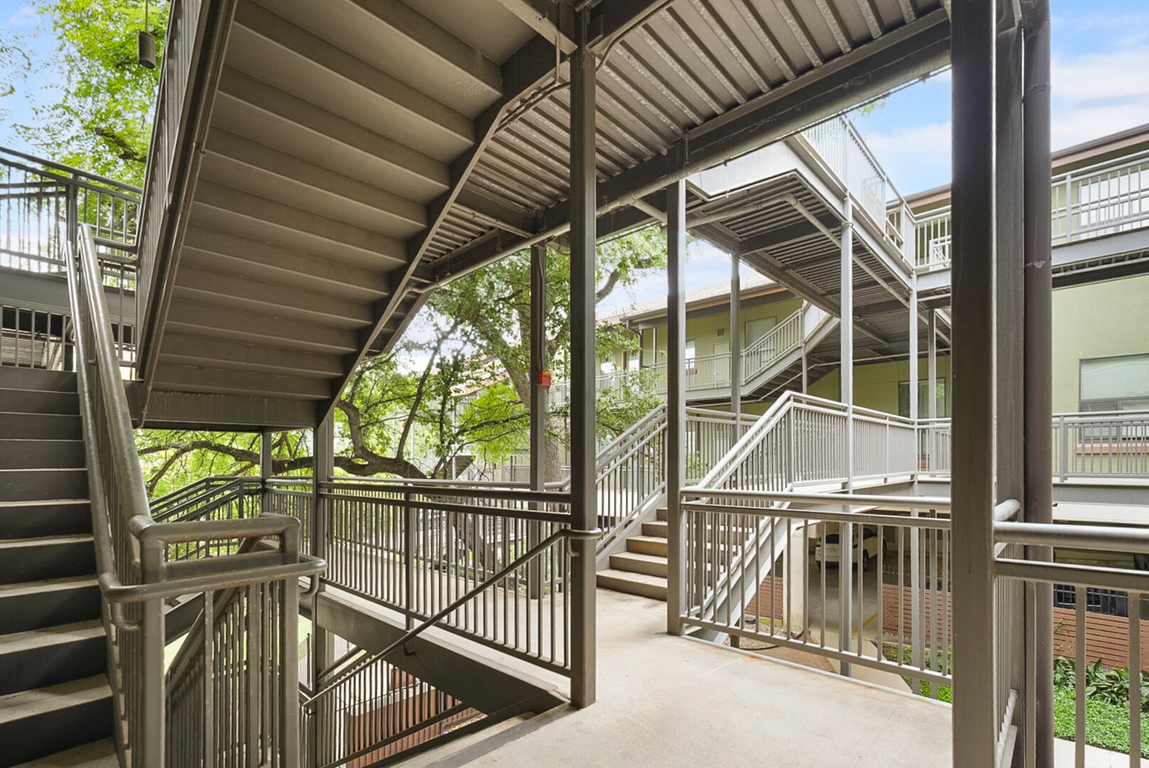 community stairs - 911 Keith Ln