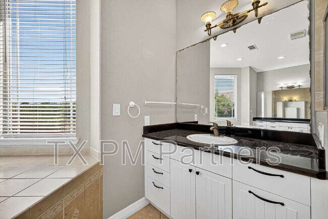 Building Photo - 13819 Lakeview Meadow Dr