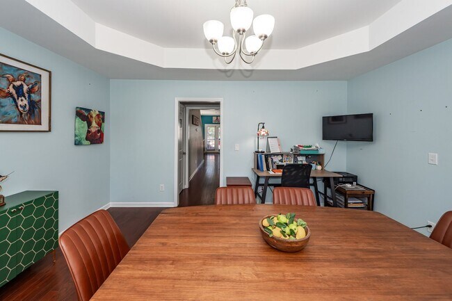 Building Photo - 4 Bedroom, 2.5 Bathroom Home in Brownswood...