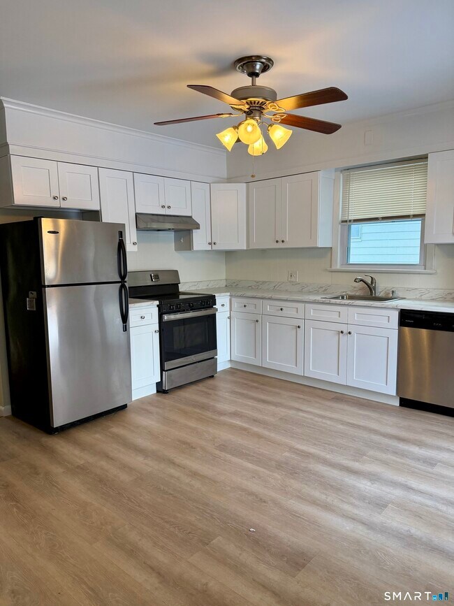 Building Photo - 40 Bassett St