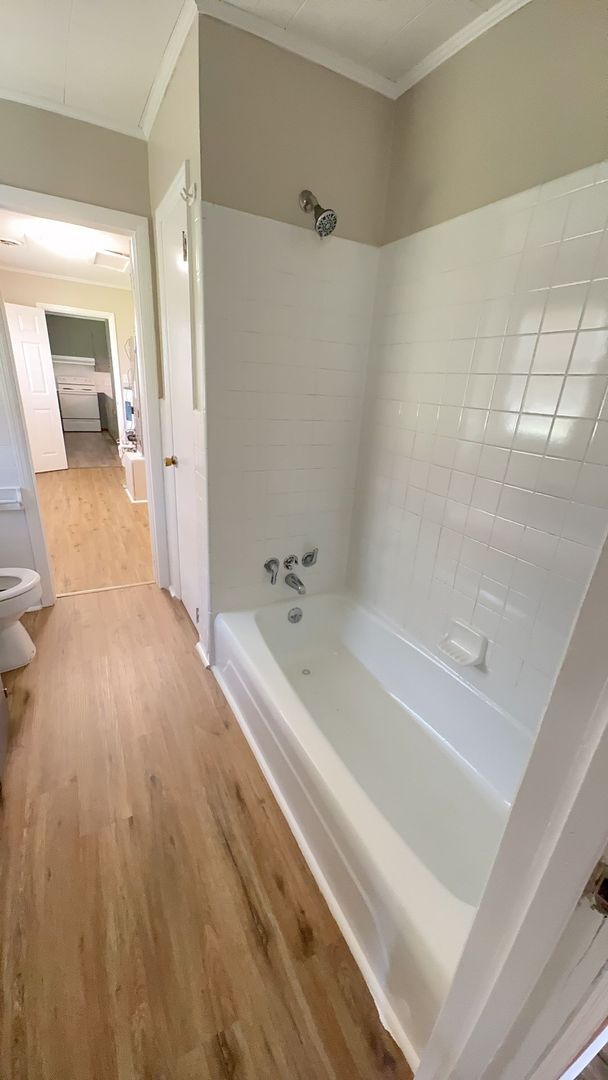 Building Photo - 104 Glenn St