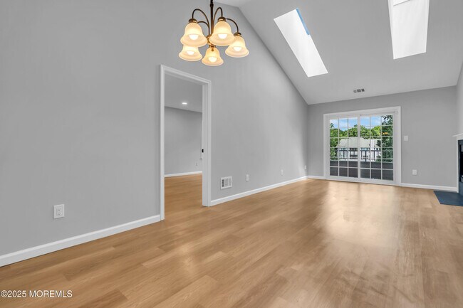 Building Photo - 2212 Candlelight Ct