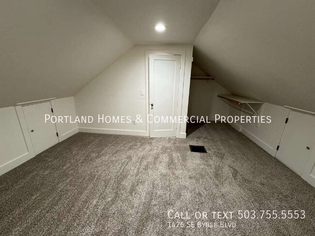 Building Photo - 1426 SE Bybee Blvd