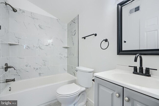 Building Photo - 7 S Carrollton Ave