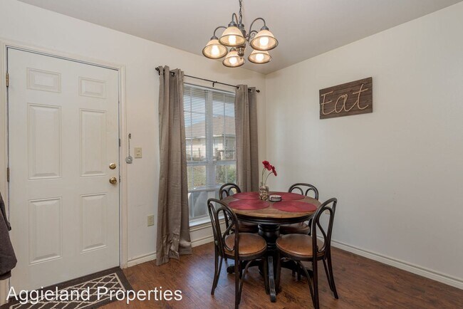 Building Photo - 3 br, 2.5 bath House - 1261 Flying Ace Circle