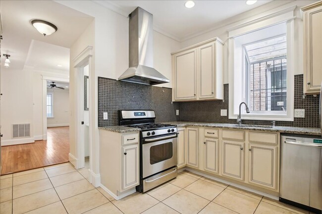 Building Photo - Pet Friendly Luxury DC TH - 3 bed +  3.5 B...