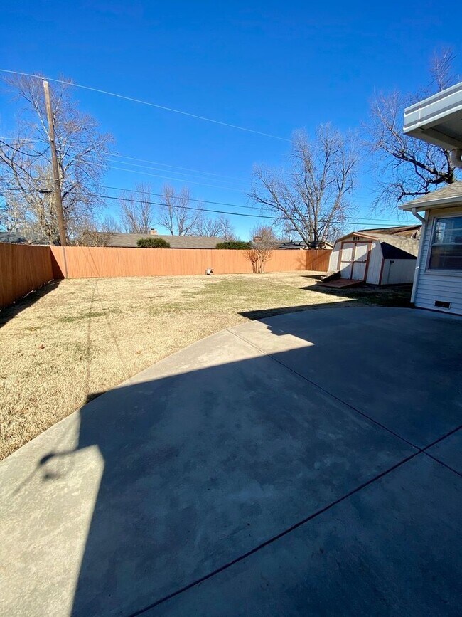Building Photo - Updated & Renovated in Midtown! 3 Bedrooms...