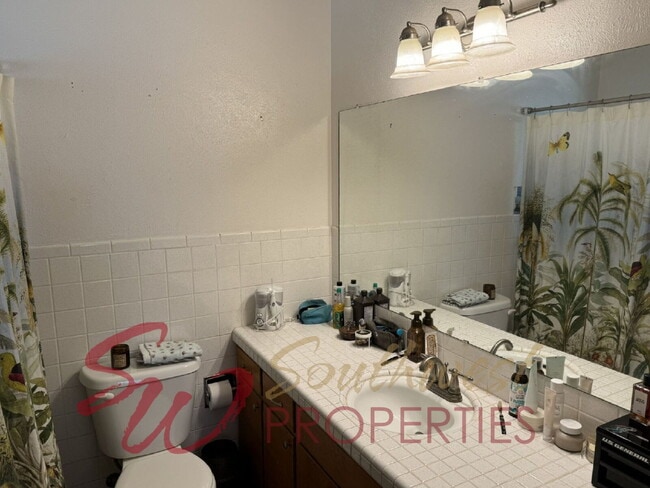 Building Photo - Delightful 2 bedroom, 2 bath with space and charm!!