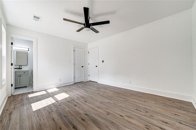 Building Photo - 1060 Mathews Ct