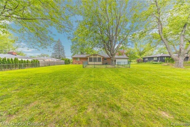 Building Photo - 6695 Lahser Rd