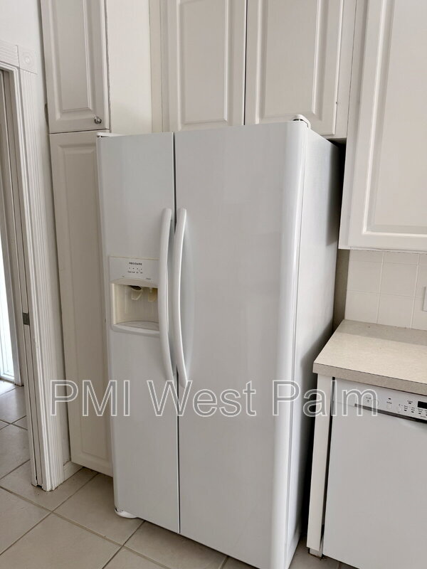 Building Photo - 8270 Eleuthera Ln