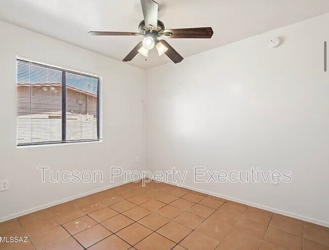 Building Photo - 1107 W Sonora St