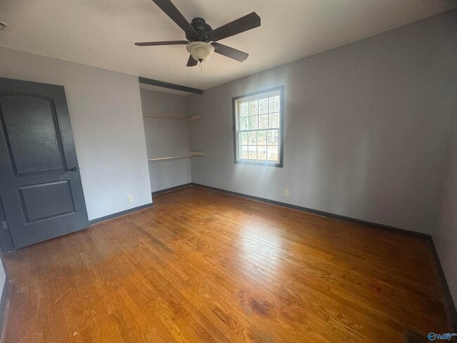 Building Photo - 9527 Hemlock Dr SE