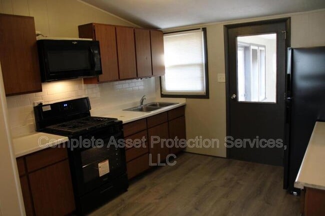 Building Photo - 306 Chestnut St