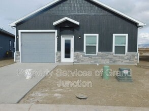 Building Photo - 2360 Canyon Ct