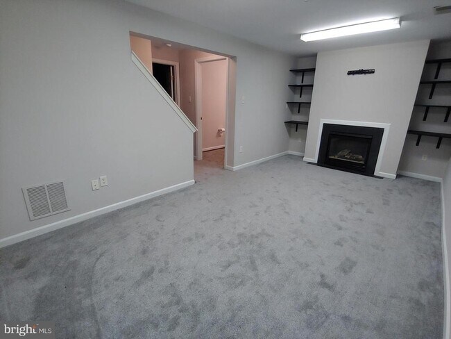 Building Photo - 2660 Cedar Elm Dr