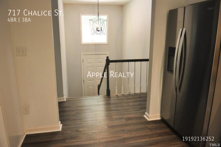 Building Photo - 717 Chalice St