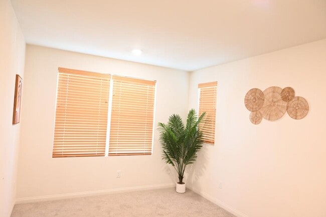 Building Photo - 1692 W Trapezoid Dr