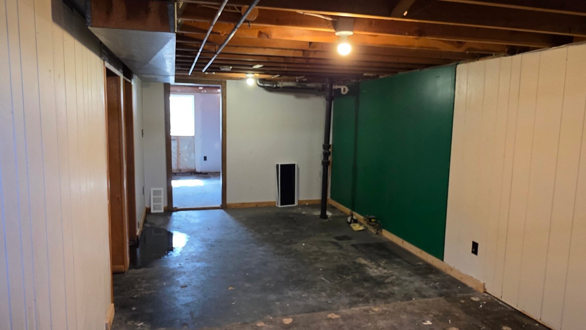 Building Photo - 2564 E Tiffin Ave