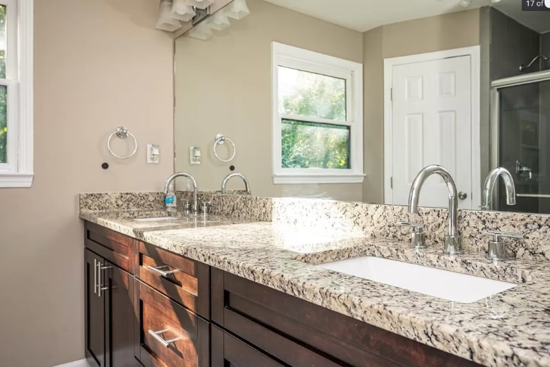 Building Photo - 10420 Meadow Crest Ln