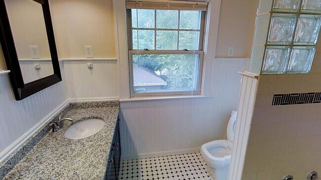 Building Photo - 1501 S State St