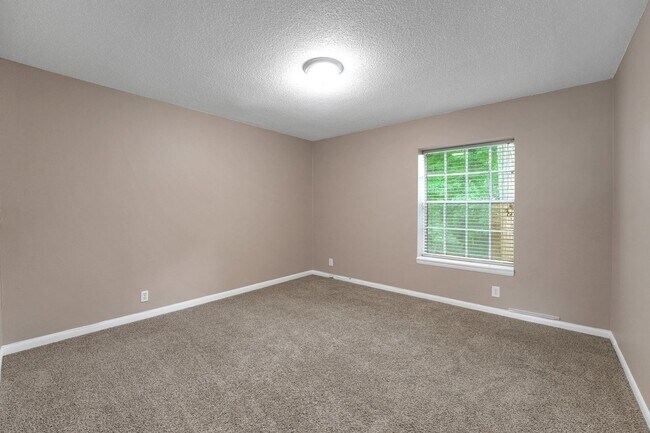 Building Photo - Charming 3BR Condo in Charlotte