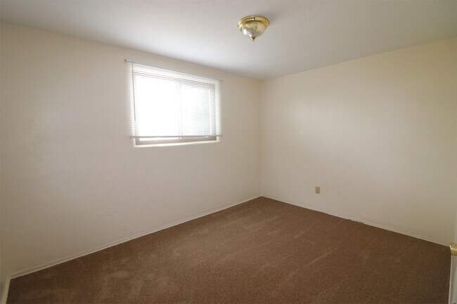 Building Photo - 3112 Colorado St NE