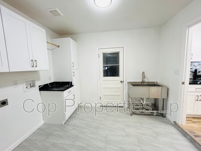 Building Photo - 129 Beechwood Ave