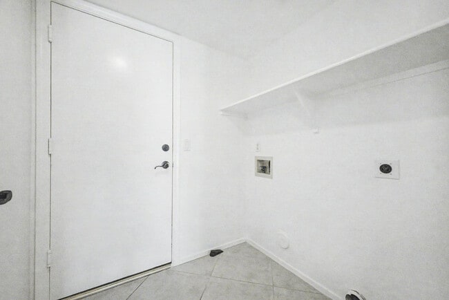 Building Photo - 1513 W Lark Dr