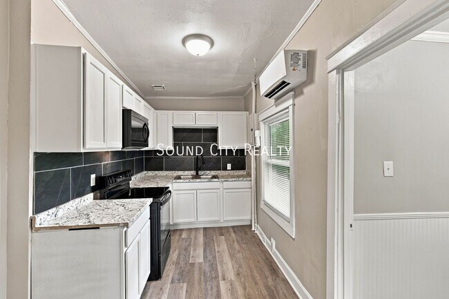 Building Photo - 4001 Dakota Ave