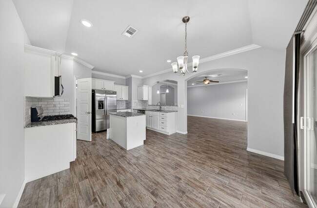 Building Photo - 4559 W Barhem Dr