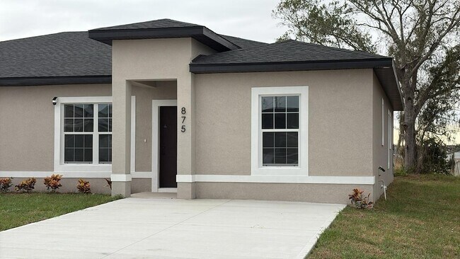 Building Photo - 875 Colville Dr