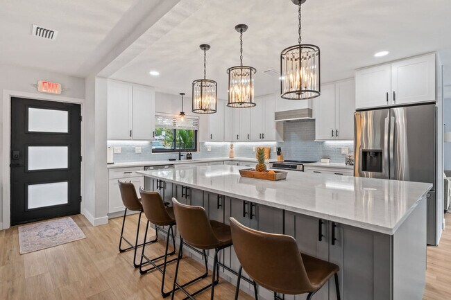 Building Photo - 115 Esther Dr